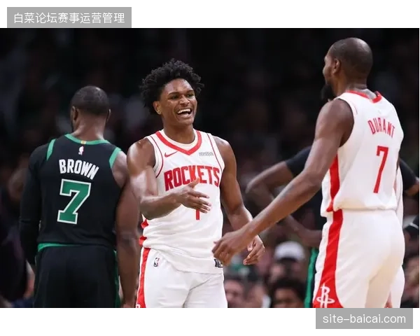 火箭队年轻核心获得充足锻炼,阿门汤普森以2953分钟成为赛季出场王 火箭队年轻核心获得充足锻炼,阿门汤普森以2953分钟成为赛季出场王